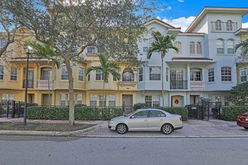 2425 San Pietro Circle, Palm Beach Gardens FL 33410