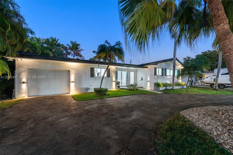 1025 Washington St, Hollywood FL 33019