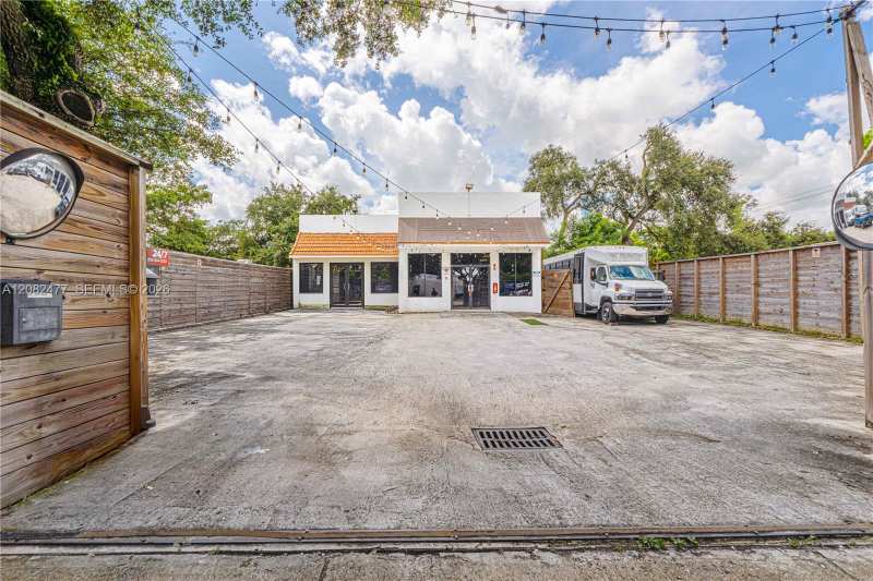 6260 Johnson St, Hollywood FL 33024