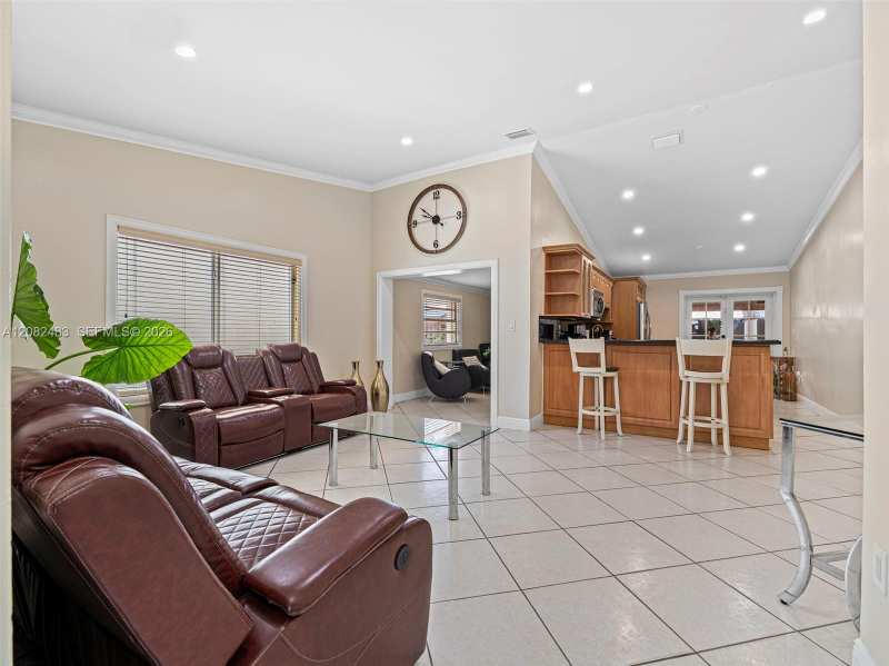 6536 NW 197th Ln, Hialeah FL 33015