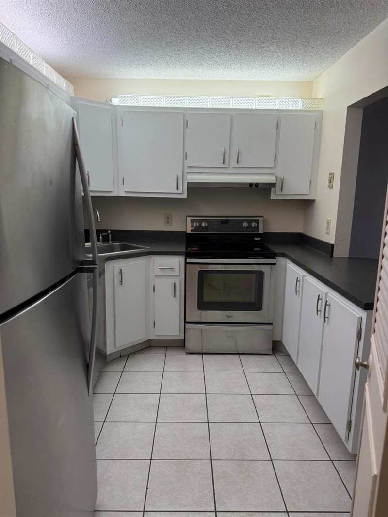 102 LAKE PINE Circle # 2, FL 33463