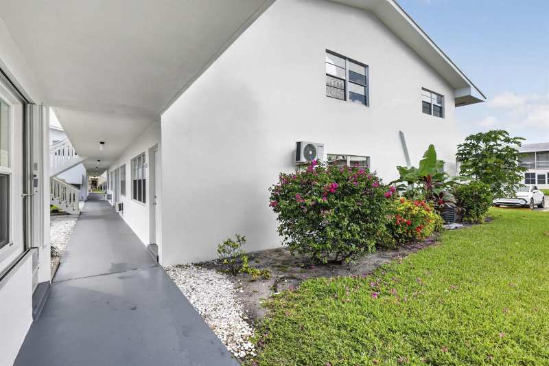104 E EASTHAMPTON E # 1, West Palm Beach FL 33417