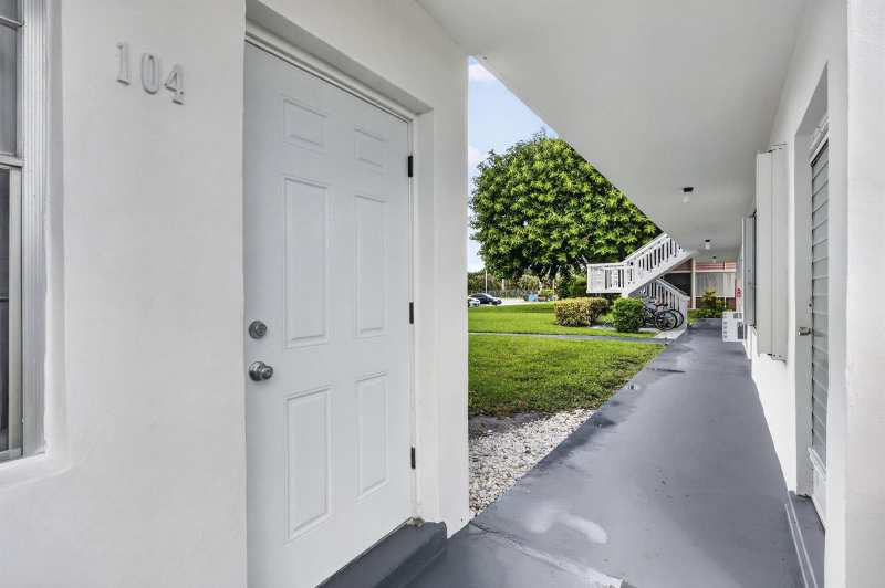 104 E EASTHAMPTON E # 1, West Palm Beach FL 33417