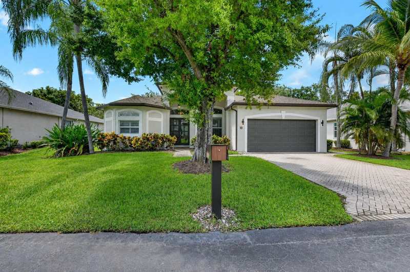 10 LAKE EDEN Drive, Boynton Beach FL 33435