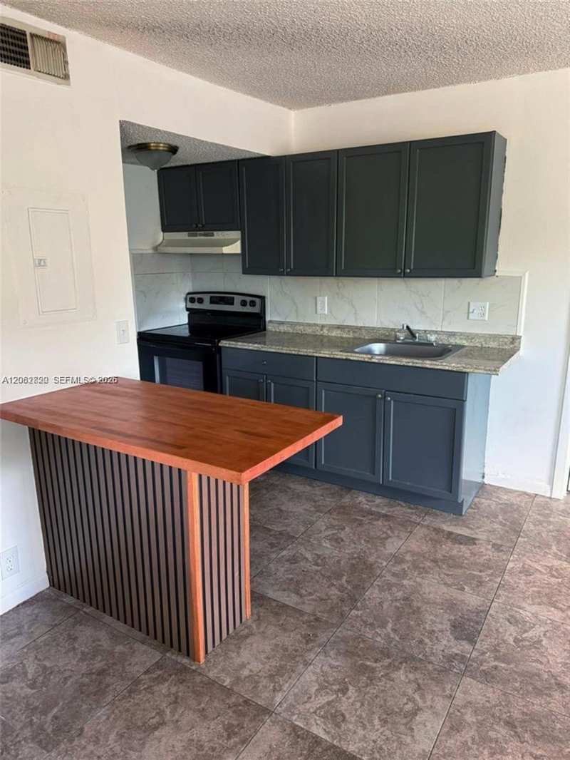 2070 NW 43rd Ter # 6, Lauderhill FL 33313