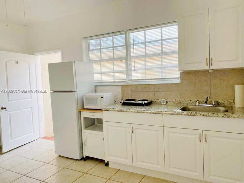 6860 Abbott Ave # 8B, Miami Beach FL 33141