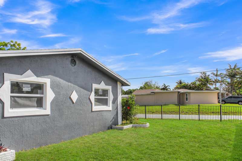 915 SW 3RD Street, Boynton Beach FL 33435