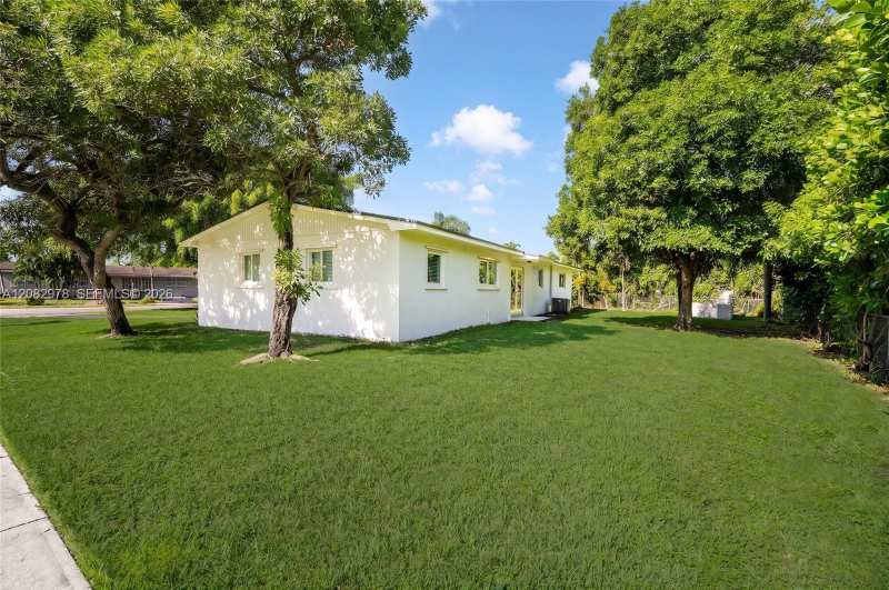 10441 SW 46th Ter, Miami FL 33165