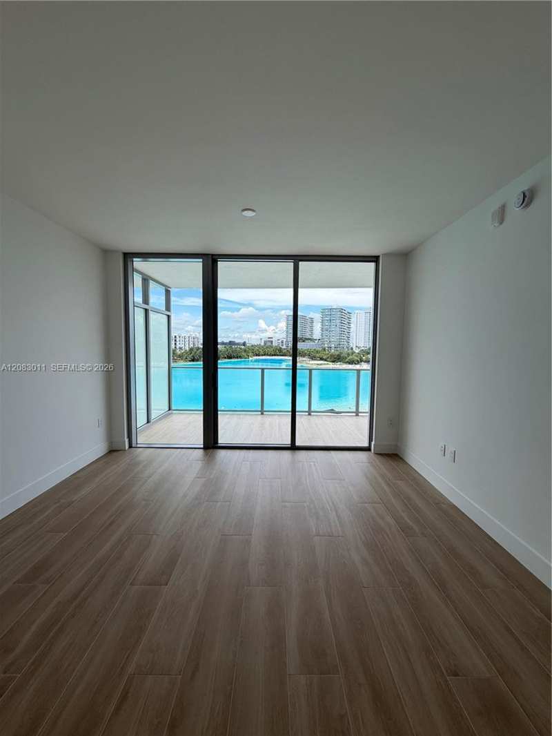 2411 Laguna Cir # 307, North Miami FL 33181