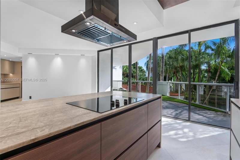 3610 Yacht Club Dr # 213, Aventura FL 33180
