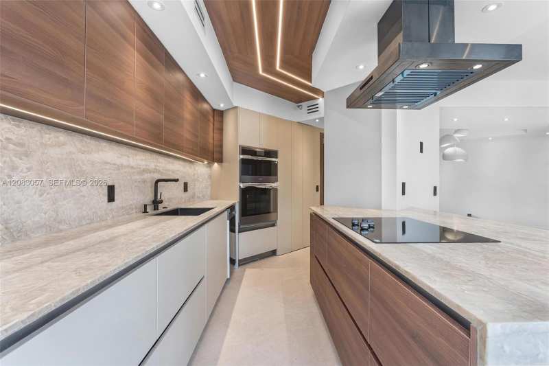 3610 Yacht Club Dr # 213, Aventura FL 33180