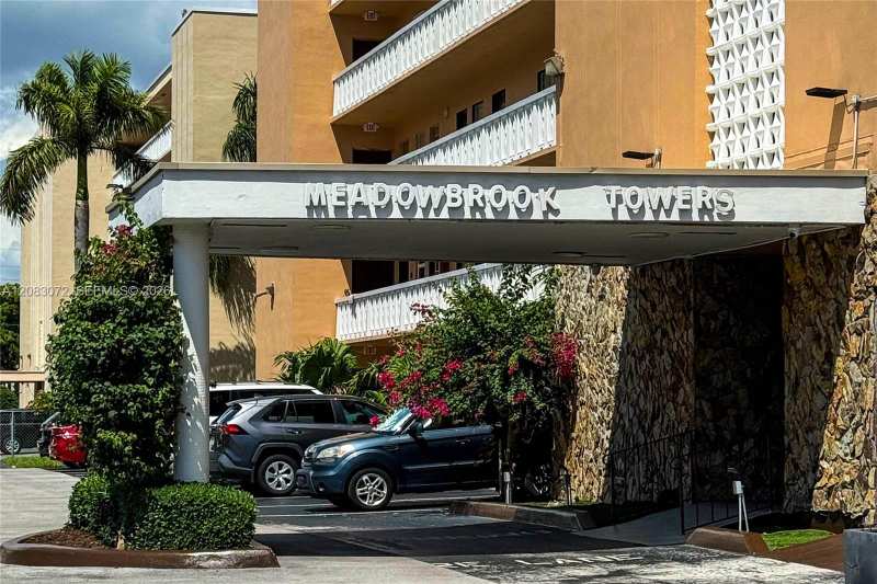 301 NE 14th Ave # 504, Hallandale Beach FL 33009