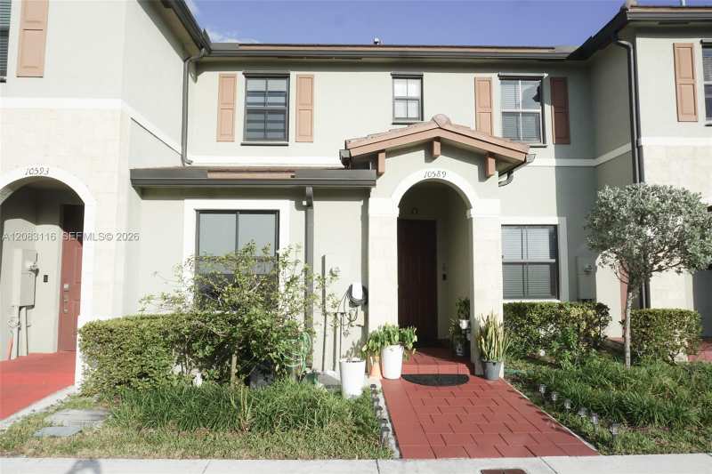 10589 W 32nd Ln, Hialeah Gardens FL 33018