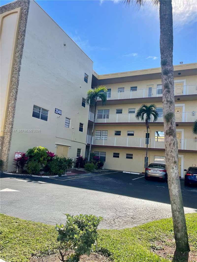 3940 NW 42nd Ave # 321, Lauderdale Lakes FL 33319