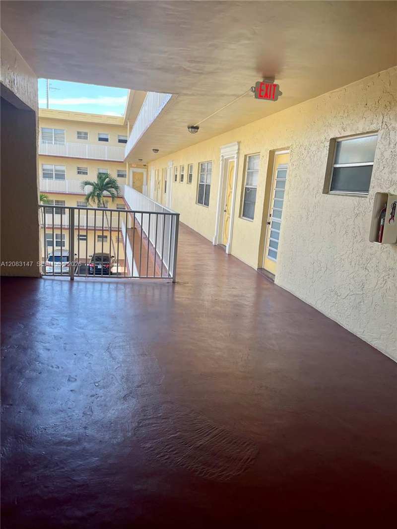 3940 NW 42nd Ave # 321, Lauderdale Lakes FL 33319