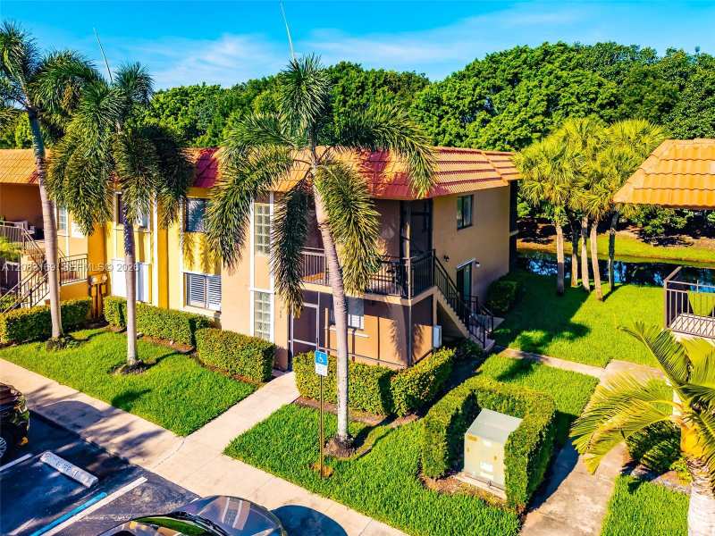 435 Lakeview Dr # 106, Weston FL 33326