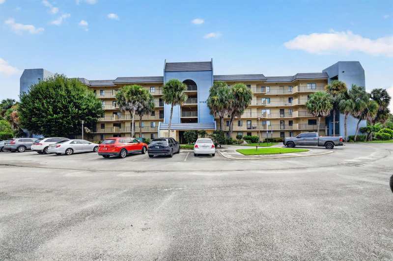 2786 TENNIS CLUB Drive # 407, West Palm Beach FL 33417