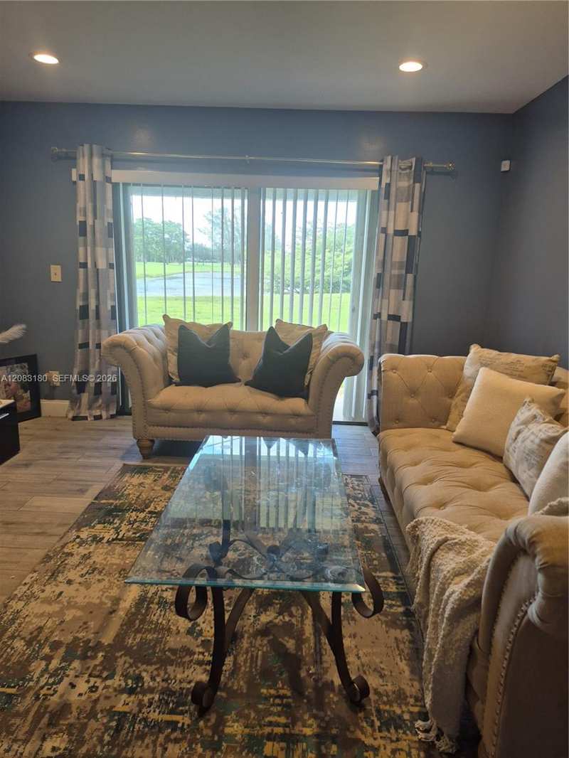 PEMBROKE POINTE SECTION T