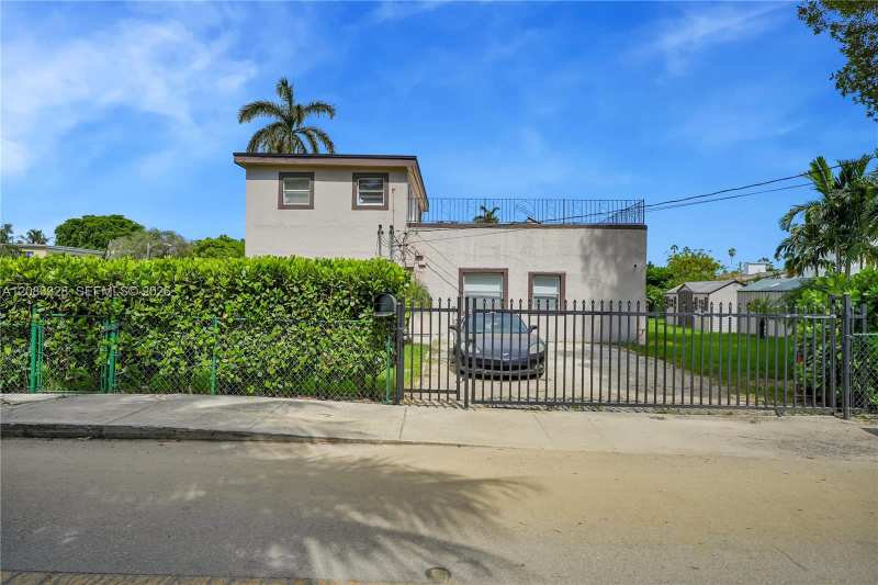8295 NW 4th Ave # B, Miami FL 33150