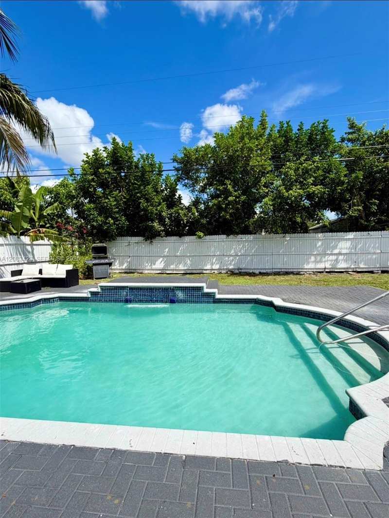 6781 Park St, Hollywood FL 33024