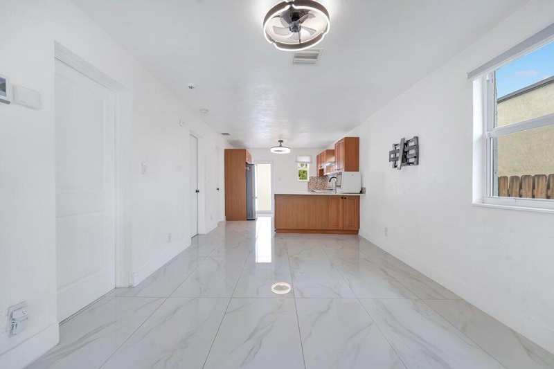 2220 HOPE Street, Hollywood FL 33020