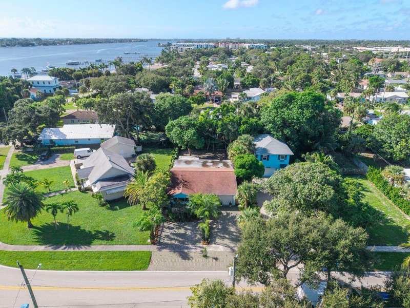545 S LAKE Drive, Lantana FL 33462
