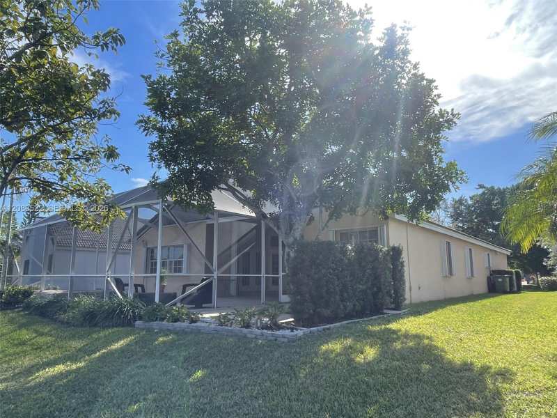 412 Cameron Dr, Weston FL 33326