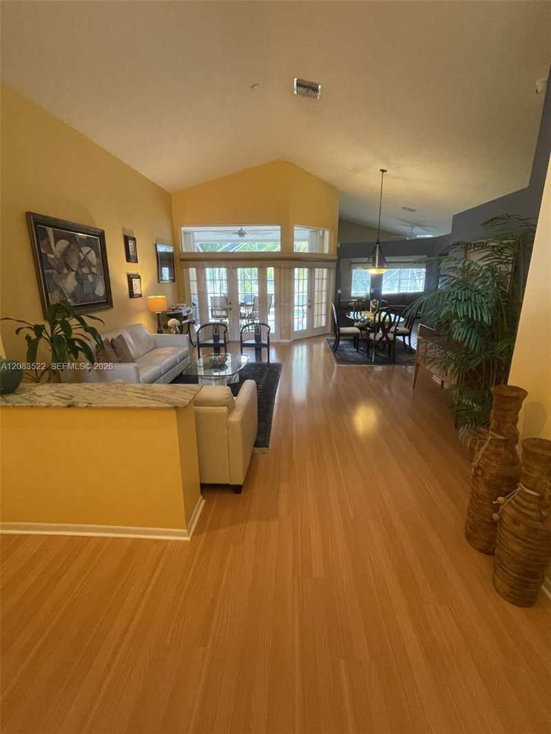 412 Cameron Dr, Weston FL 33326