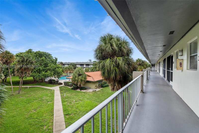 250 Layne Blvd # 304, Hallandale Beach FL 33009