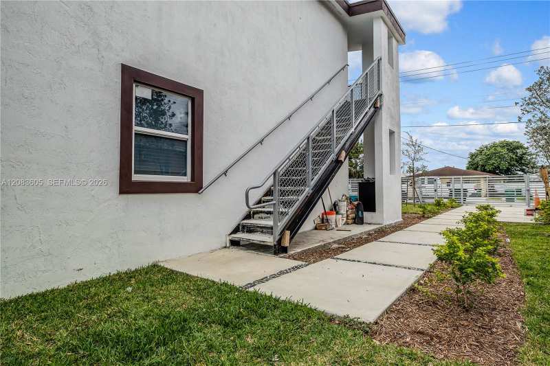 763 NW 80th St # B, Miami FL 33150