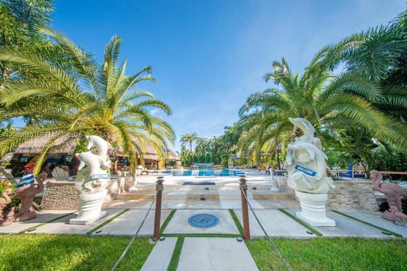 19381 SW 196th St, Miami FL 33187