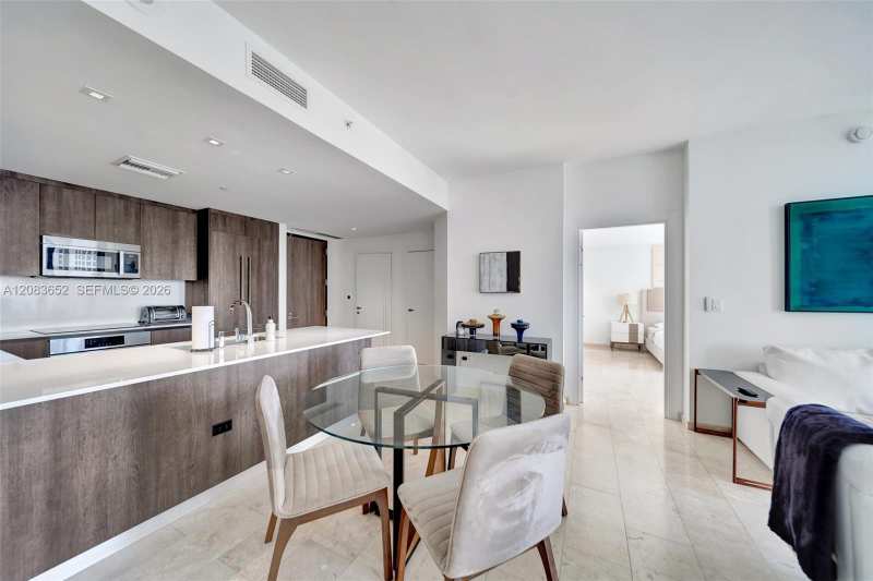 88 SW 7th St # 3203, Miami FL 33130