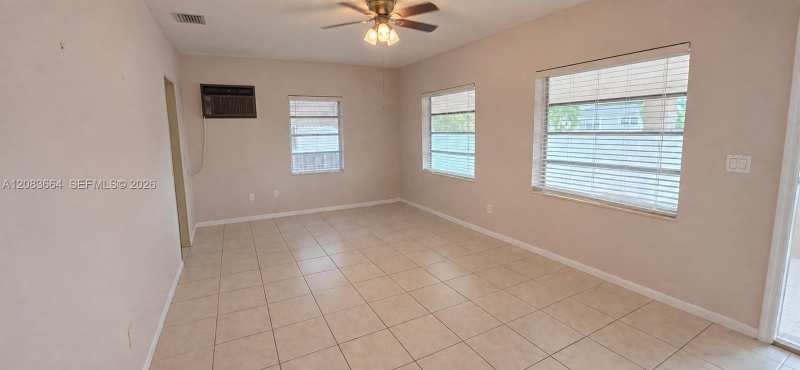 126 W 35th St, Hialeah FL 33012