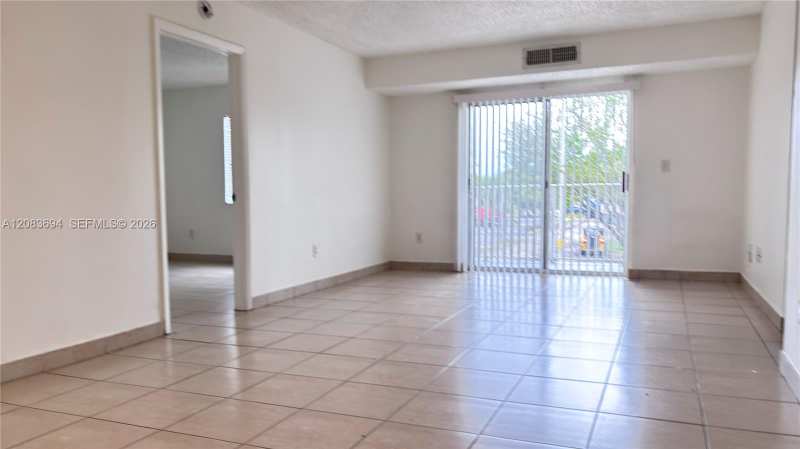 8240 SW 210th St # 101, Cutler Bay FL 33189