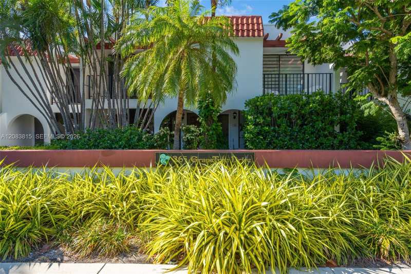 GRAPETREE TOWNHOUSE CONDO