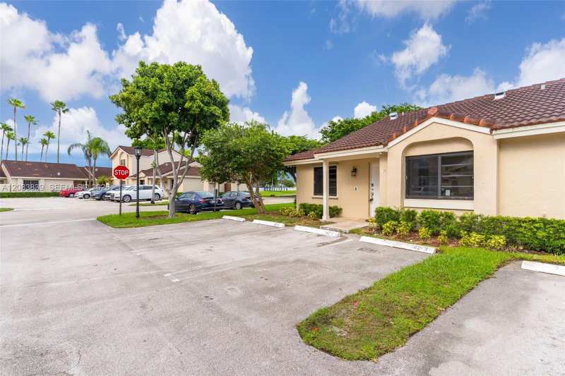 6552 NW 172nd Ln, Hialeah FL 33015