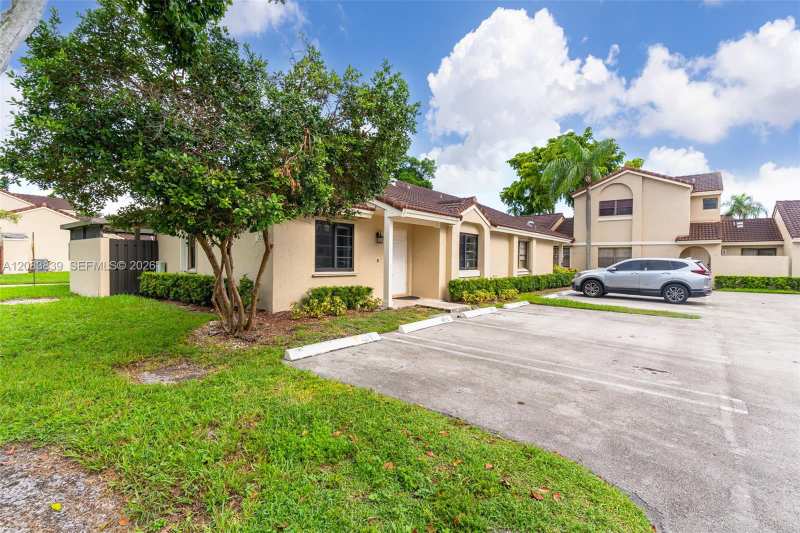6552 NW 172nd Ln, Hialeah FL 33015