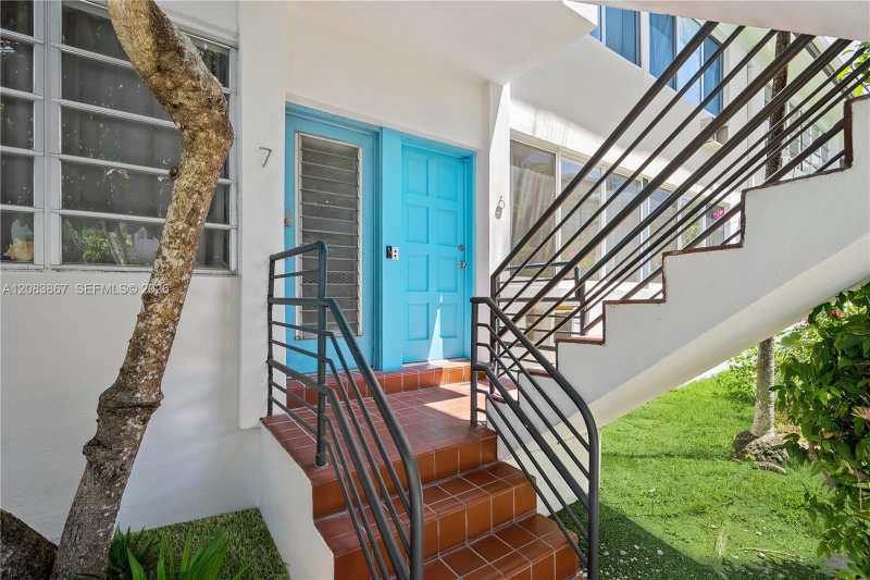4720 Pine Tree Dr # 6, Miami Beach FL 33140
