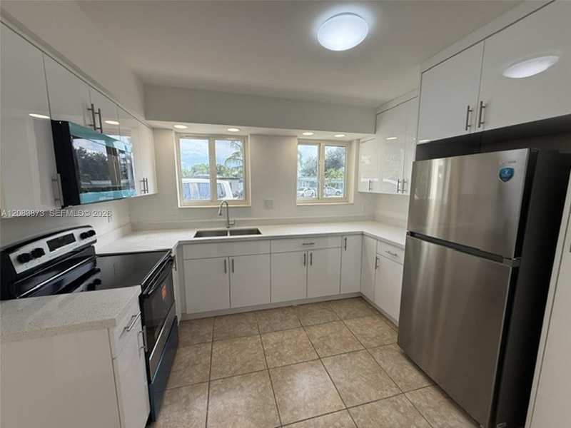 6609 SW 1st Ct, Pembroke Pines FL 33023