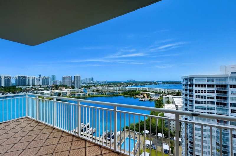 18071 Biscayne Blvd, Aventura FL 33160