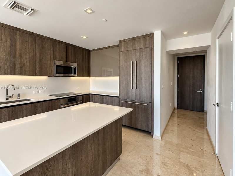88 SW 7th St # 1808, Miami FL 33130