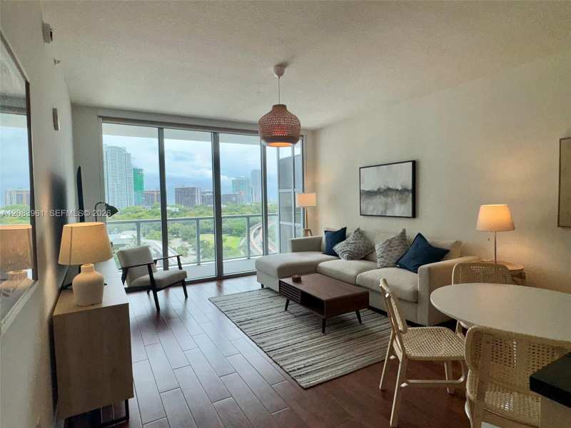 79 SW 12th St # 1502, Miami FL 33130