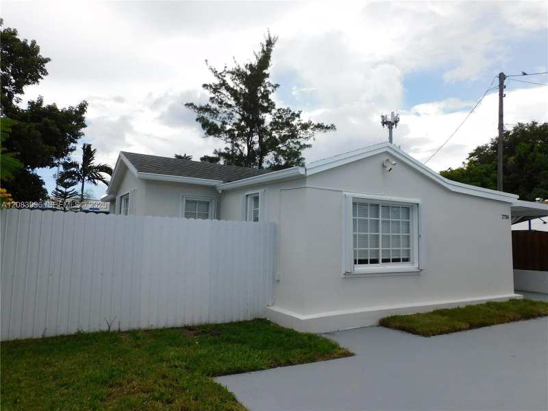 2754 NW 26th St # C, Miami FL 33142