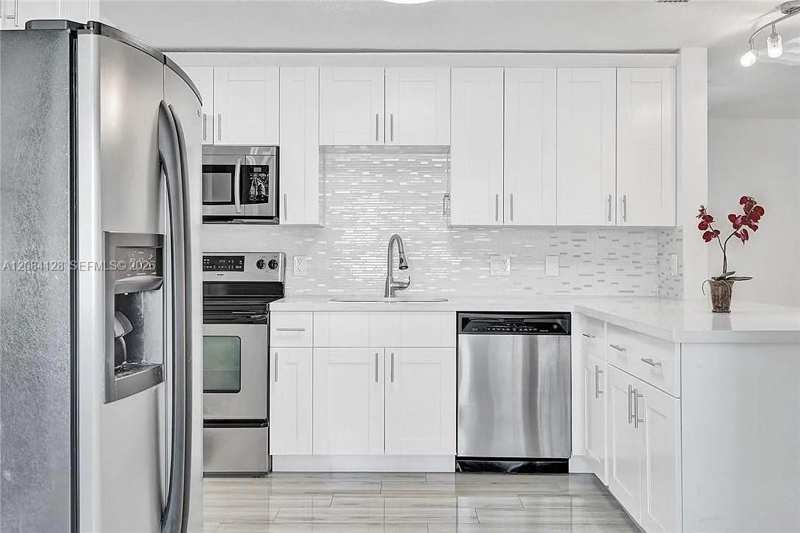 1121 NE 23RD ST, Pompano Beach FL 33064