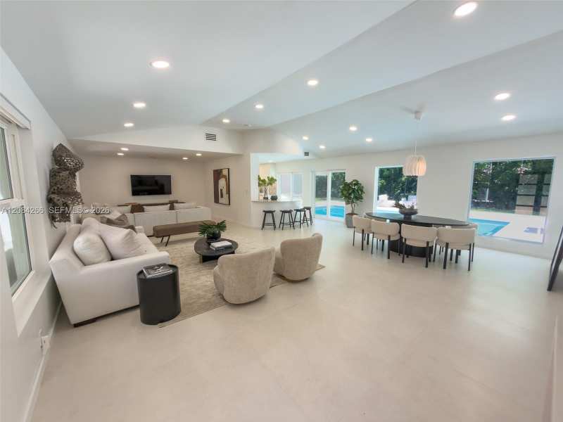 7895 SW 76th Ter, Miami FL 33143