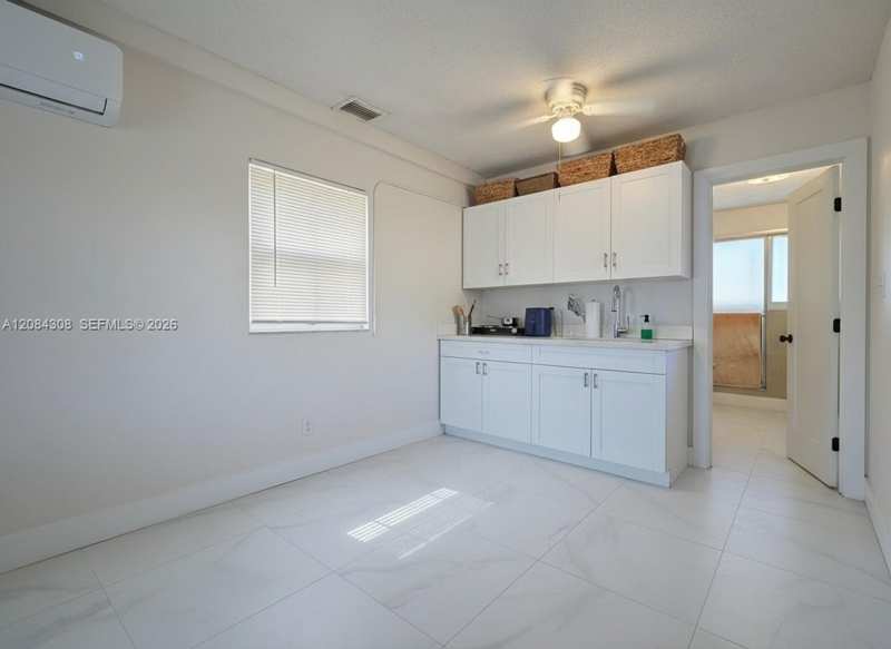 1430 N 68th Ave # B, Hollywood FL 33024