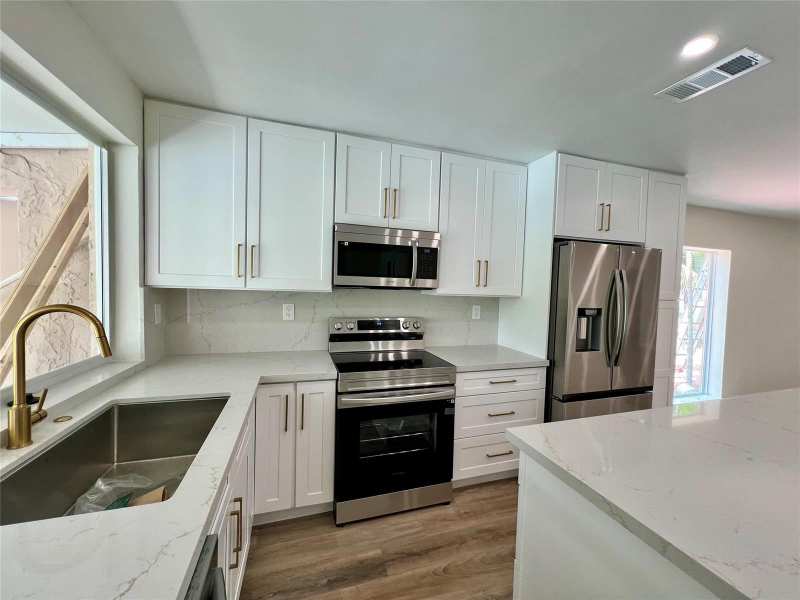 6914 Holly Road, Miami Lakes FL 33014