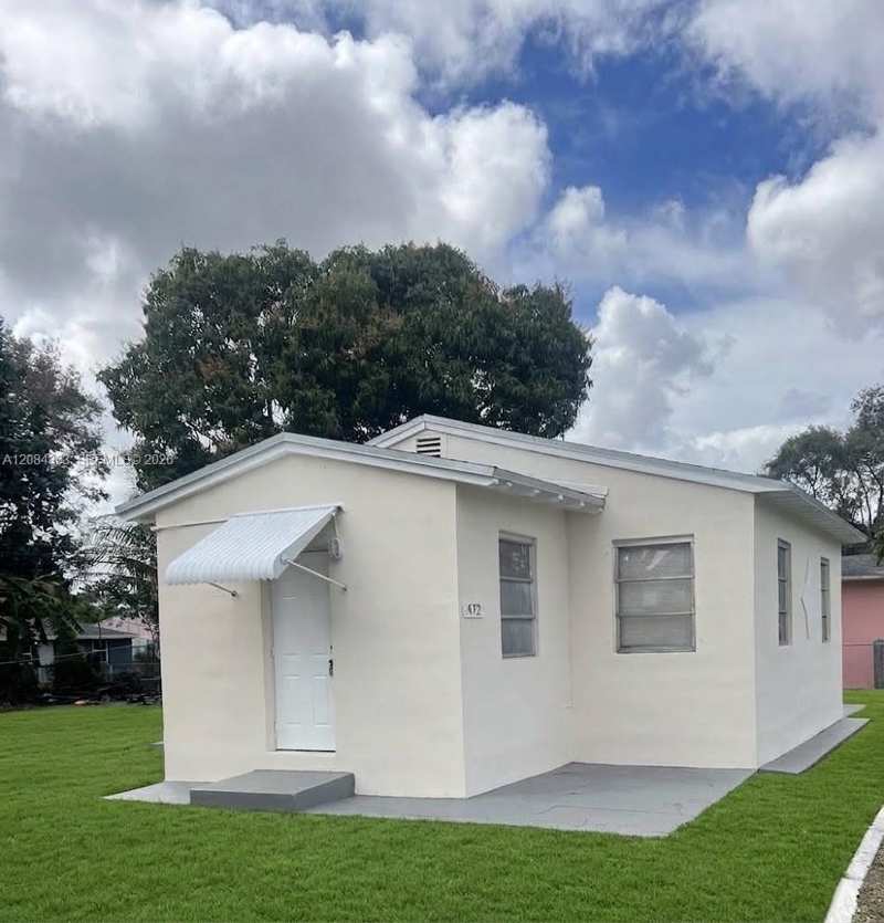 470 NE 162nd St, Miami FL 33162