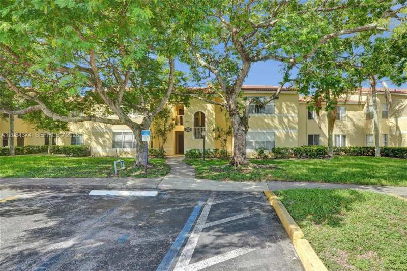 12730 Vista Isles Dr # 823, Sunrise FL 33325