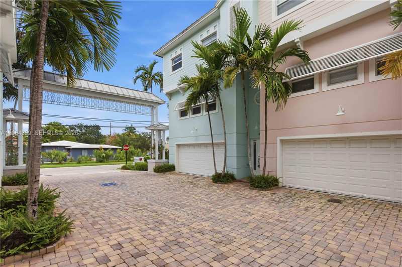 479 NE 1st St, Pompano Beach FL 33060